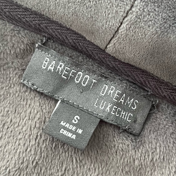 BAREFOOT DREAMS | Cozy LuxeChic® Funnel Neck Pullover in Carbon | Size Small - Picture 5 of 9